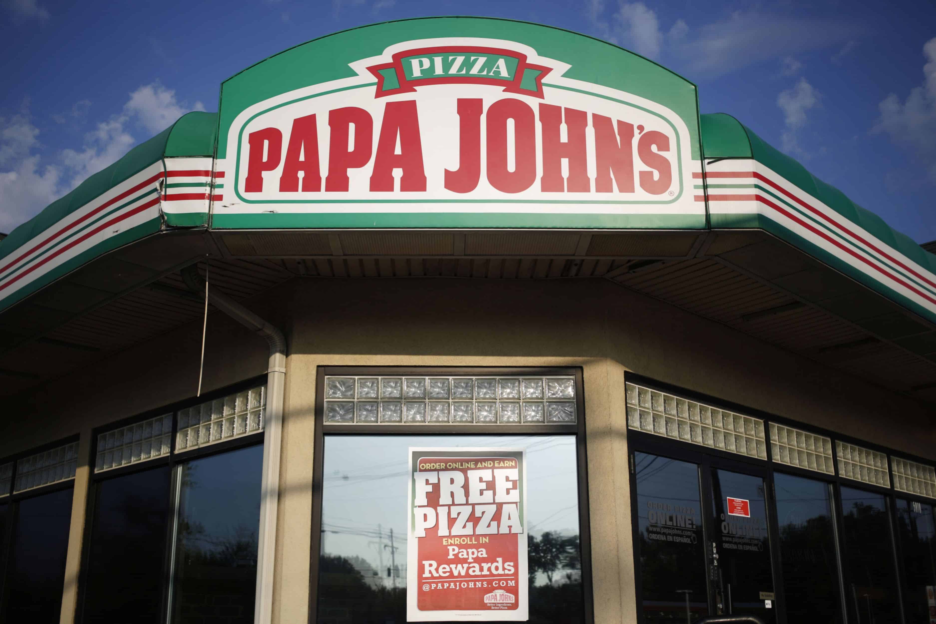 Papa john s. Наружная реклама Papa Johns. Пицца Papa rewards. Papa Johns виски.